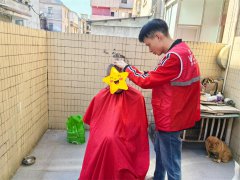 坪地社区|“党建引领志愿红”坪地社区开展迎国庆爱心理发活动