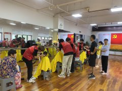 “幸福从头开始，温暖从心出发”爱心义剪